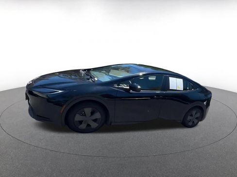 Used 2025 Toyota Prius LE FWD image 9