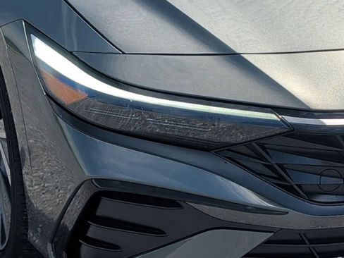 Used 2025 Hyundai Elantra Limited FWD image 43