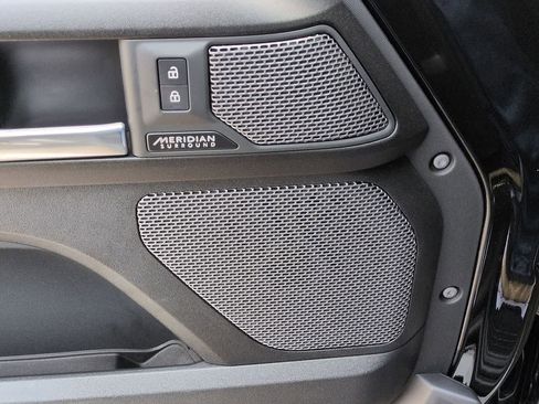 Used 2023 Land Rover Defender 110 V8 image 32