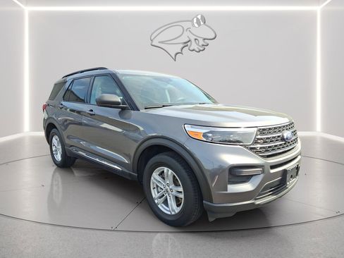 Used 2023 Ford Explorer XLT image 7