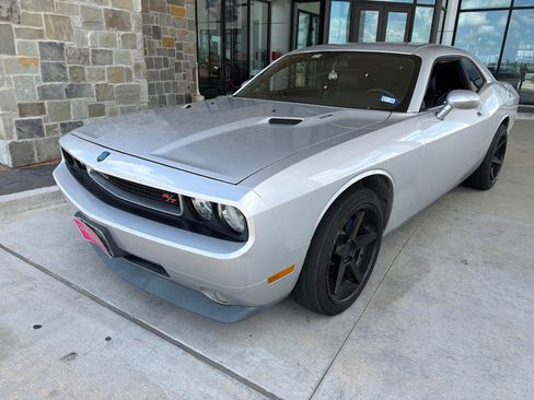 Used 2009 Dodge Challenger R/T RWD image 3