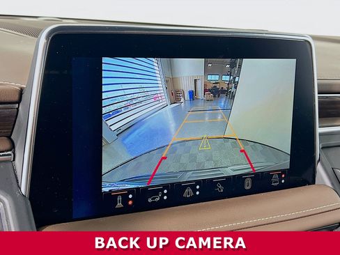 Used 2024 Chevrolet Suburban High Country w/ Advanced Technology Package image 10