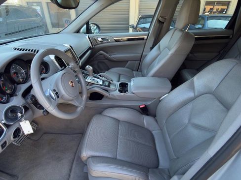 Used 2011 Porsche Cayenne S image 29