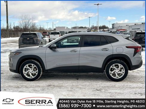 Certified 2024 Chevrolet Trax LS w/ LS Convenience Package image 2