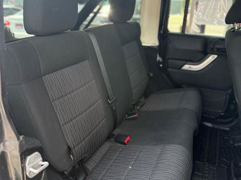Used 2012 Jeep Wrangler Unlimited Rubicon AWD/4WD image 14