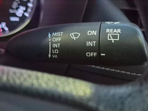 Used 2020 Toyota RAV4 LE FWD image 17