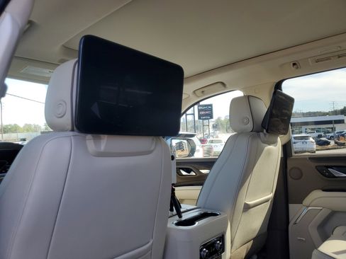 Used 2021 GMC Yukon XL Denali image 8