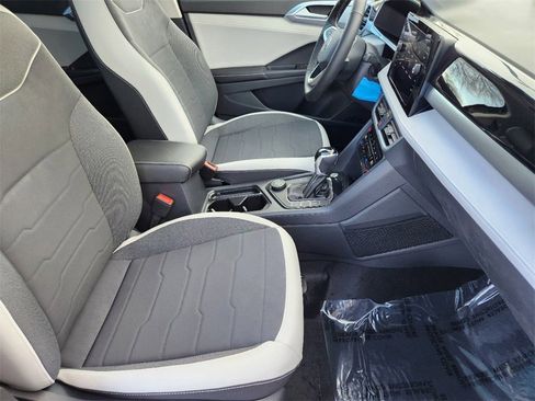 New 2025 Volkswagen Taos SE image 18