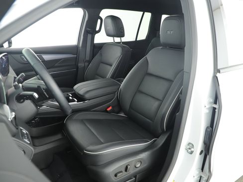 Used 2025 Buick Enclave Sport Touring w/ Super Cruise Package image 8