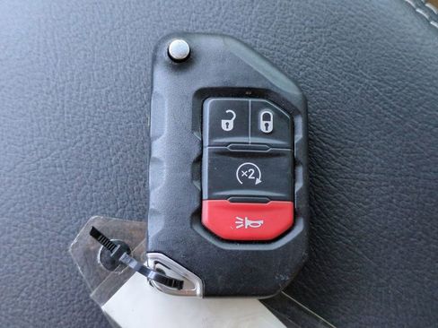 Used 2021 Jeep Wrangler Unlimited Rubicon w/ Dual Top Group image 29