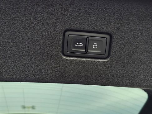 Used 2020 Audi Q8 Premium Plus image 34