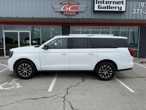 Used 2025 Ford Expedition Max Platinum AWD/4WD image 2