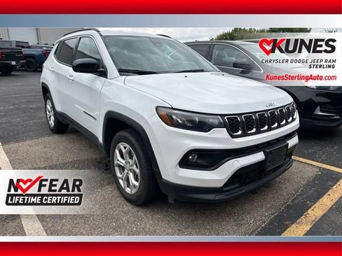 Used 2024 Jeep Compass Latitude AWD/4WD image 1