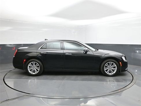 Used 2016 Chrysler 300 C w/ Safetytec Plus Group image 26
