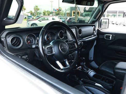 Used 2020 Jeep Gladiator Overland AWD/4WD image 24