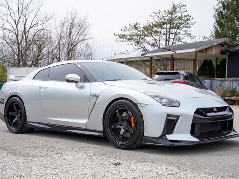 Used 2010 Nissan GT-R Premium AWD/4WD image 9