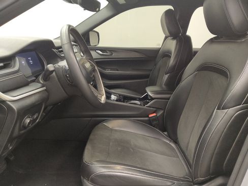 Used 2023 Jeep Grand Cherokee Altitude AWD/4WD image 17