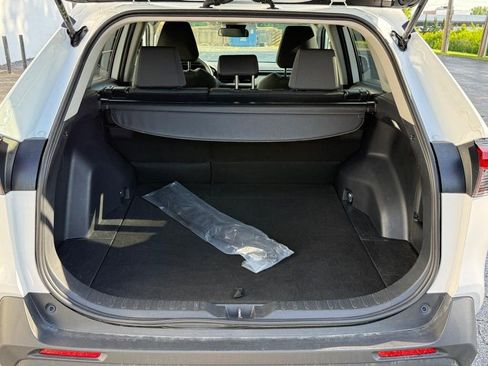 Used 2025 Toyota RAV4 XLE AWD/4WD image 5