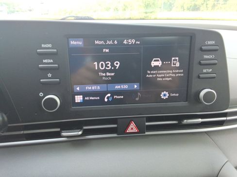 Used 2021 Hyundai Elantra SE FWD image 15