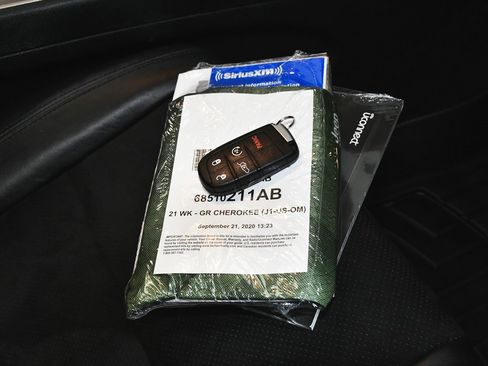 Used 2021 Jeep Grand Cherokee Laredo X image 51