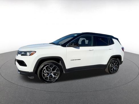 Used 2025 Jeep Compass Limited image 8