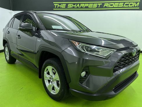 Used 2020 Toyota RAV4 XLE w/ Convenience Package AWD/4WD image 2
