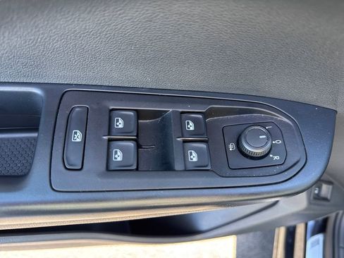 Used 2024 Volkswagen Taos SE image 11