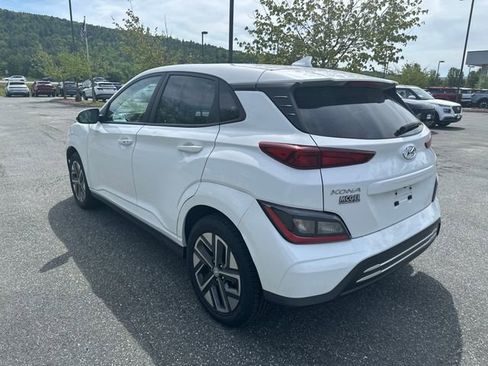 Certified 2023 Hyundai Kona SE FWD image 3