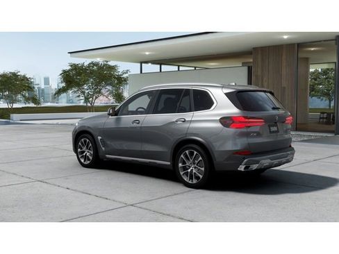 New 2026 BMW X5 xDrive40i w/ Premium Package image 2
