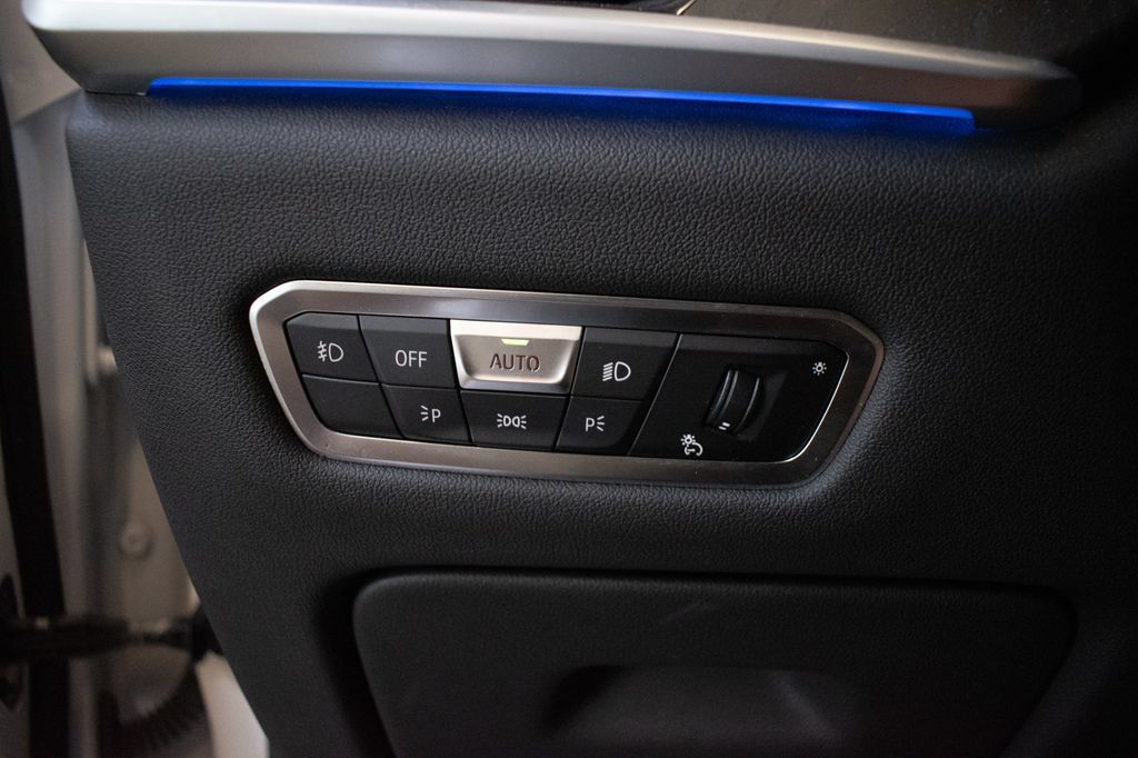 Used 2022 BMW X7 M50i AWD/4WD image 19