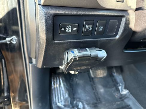 Used 2010 Toyota Tundra 4x4 Double Cab image 20