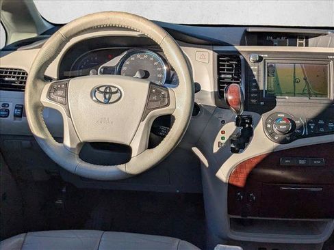 Used 2011 Toyota Sienna XLE image 18