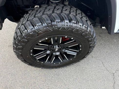Used 2019 Jeep Wrangler Unlimited Sahara w/ Uconnect 4C Nav & Sound Group AWD/4WD image 9