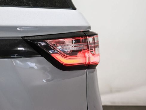 Used 2019 Chevrolet Traverse Premier w/ Redline Edition FWD image 11