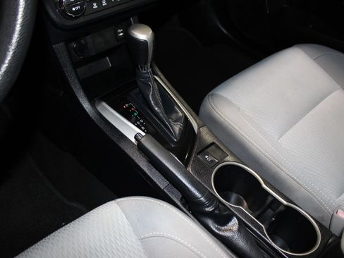 Used 2016 Toyota Corolla LE FWD image 13
