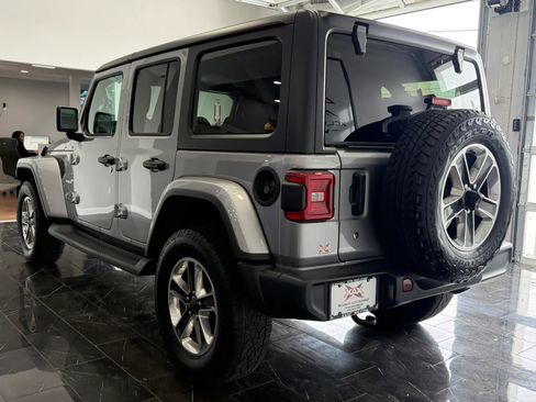 Used 2018 Jeep Wrangler Unlimited Sahara w/ Cold Weather Group AWD/4WD image 4
