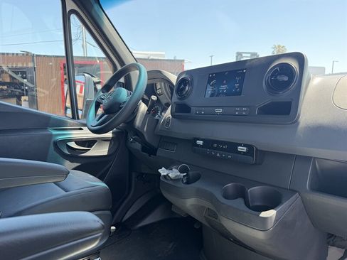 Used 2023 Mercedes-Benz Sprinter 3500 image 13
