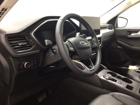 Used 2023 Ford Escape Platinum image 9