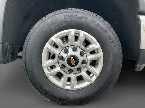 Used 2024 Chevrolet Silverado 2500 LT AWD/4WD image 15