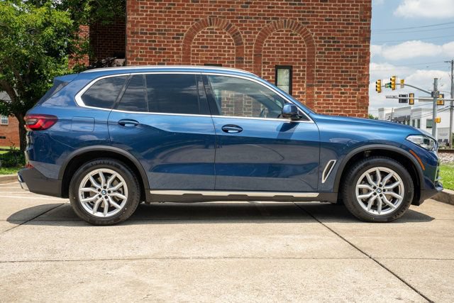 Used 2023 BMW X5 xDrive40i w/ Premium Package AWD/4WD image 4