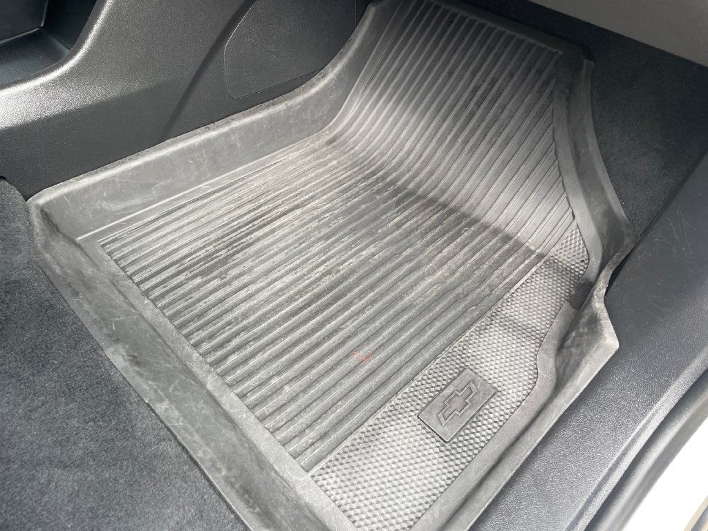 Used 2024 Chevrolet Traverse LT w/ LPO, Floor Liner Package FWD image 12