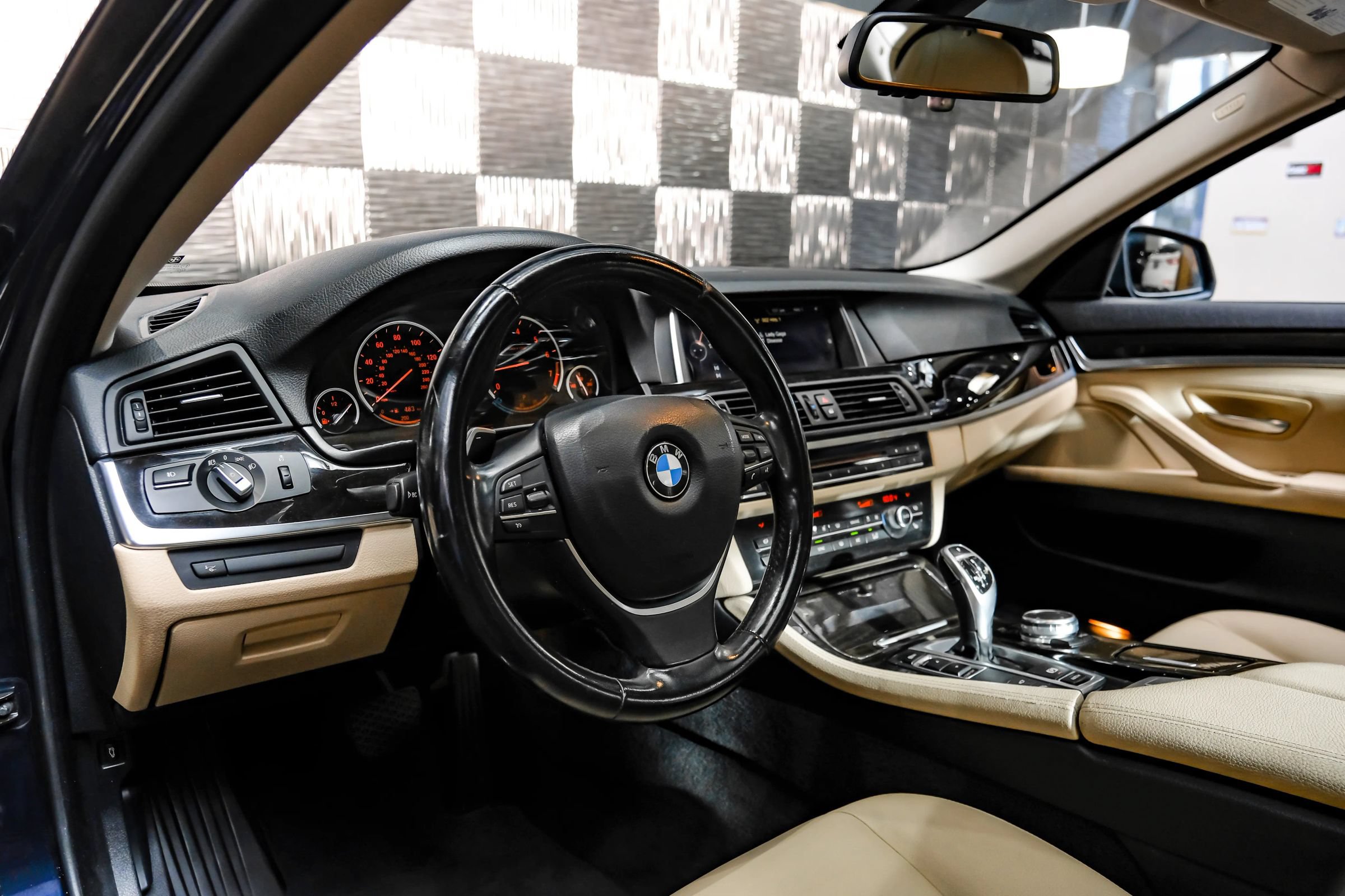 Used 2016 BMW 528i Sedan RWD image 3