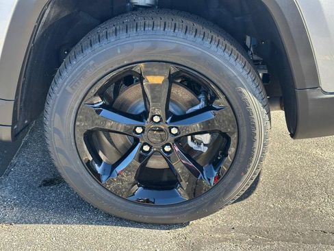 New 2025 Jeep Grand Cherokee L Limited w/ Luxury Tech Group II AWD/4WD image 7