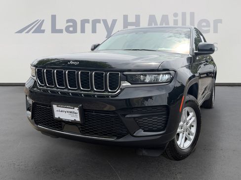 Used 2023 Jeep Grand Cherokee Laredo AWD/4WD image 1