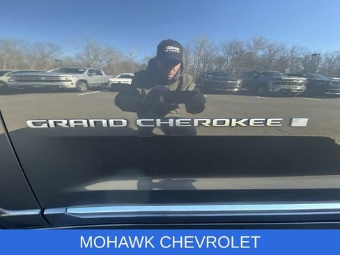 Used 2022 Jeep Grand Cherokee Summit w/ Adv Protech Group IV AWD/4WD image 34