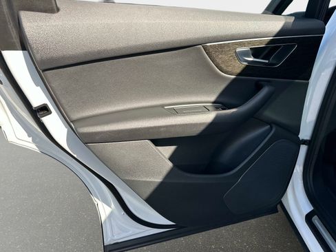 Used 2023 Audi Q7 3.0T Premium image 12