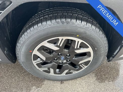 Used 2025 Subaru Forester Premium image 33