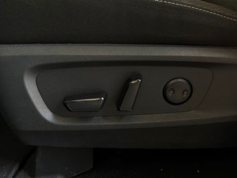 Used 2025 Nissan Pathfinder SV FWD image 11