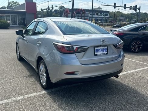 Used 2017 Toyota Yaris iA FWD image 7