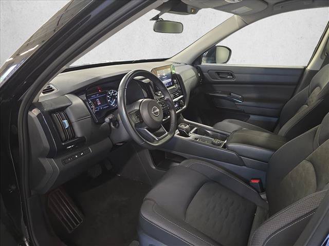 Used 2025 Nissan Pathfinder SV AWD/4WD image 16